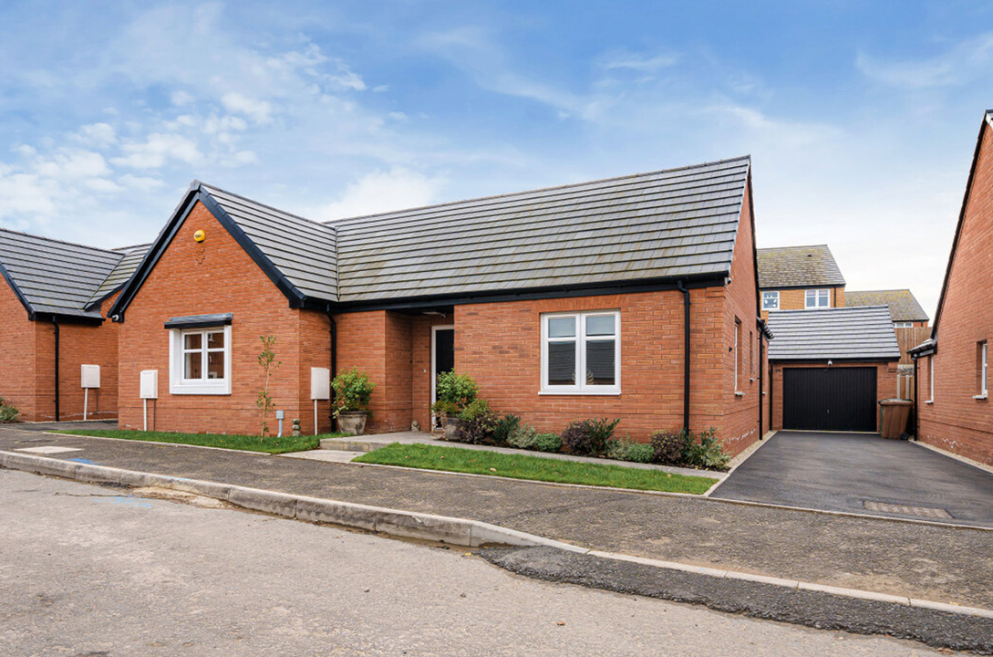 2 bed detached bungalow for sale in Permain Way, Pershore - Property Image 1