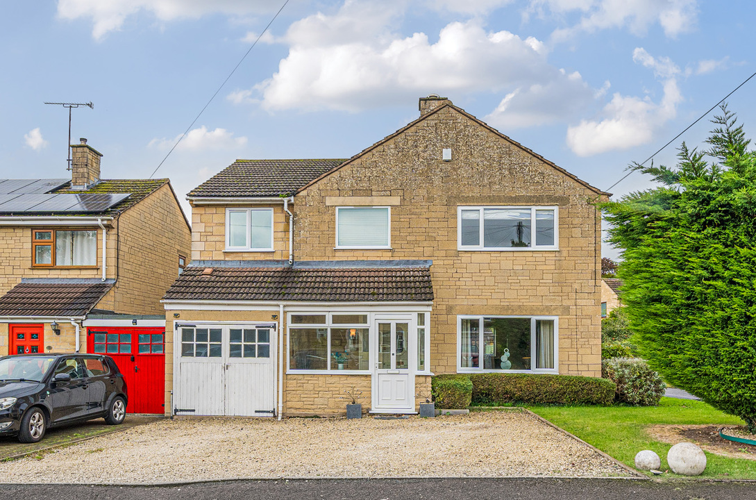 4 bed detached house for sale in Oak Gardens, Tewkesbury - Property Image 1