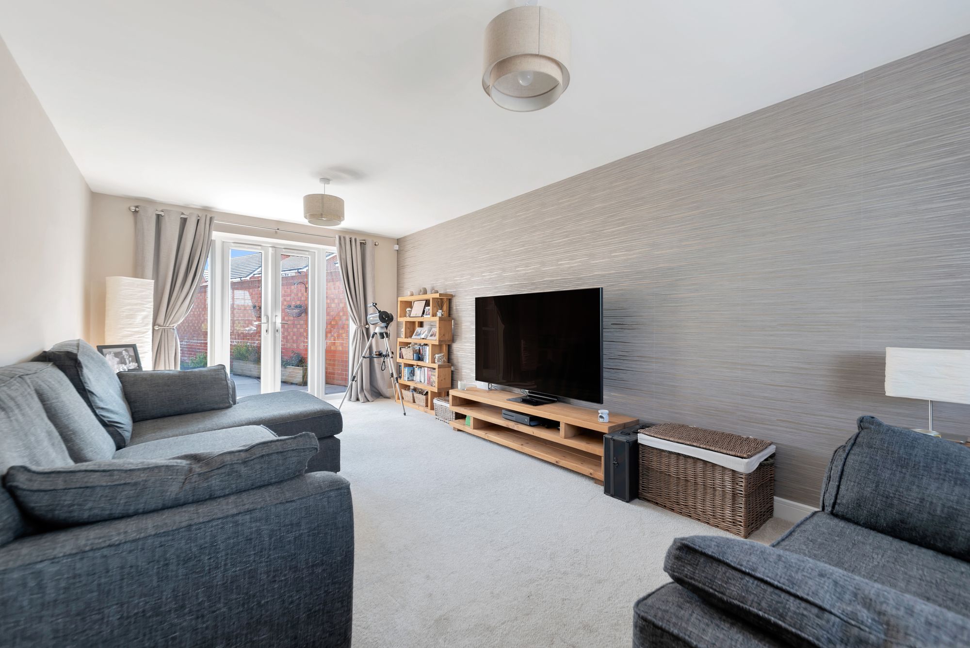 3 bed detached house for sale in Skylark Drive, Pershore 4