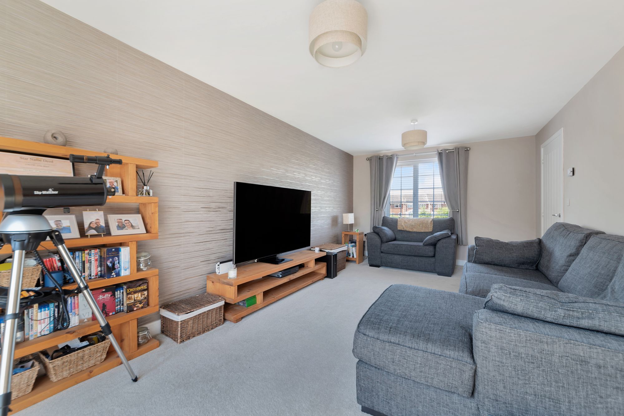 3 bed detached house for sale in Skylark Drive, Pershore 5