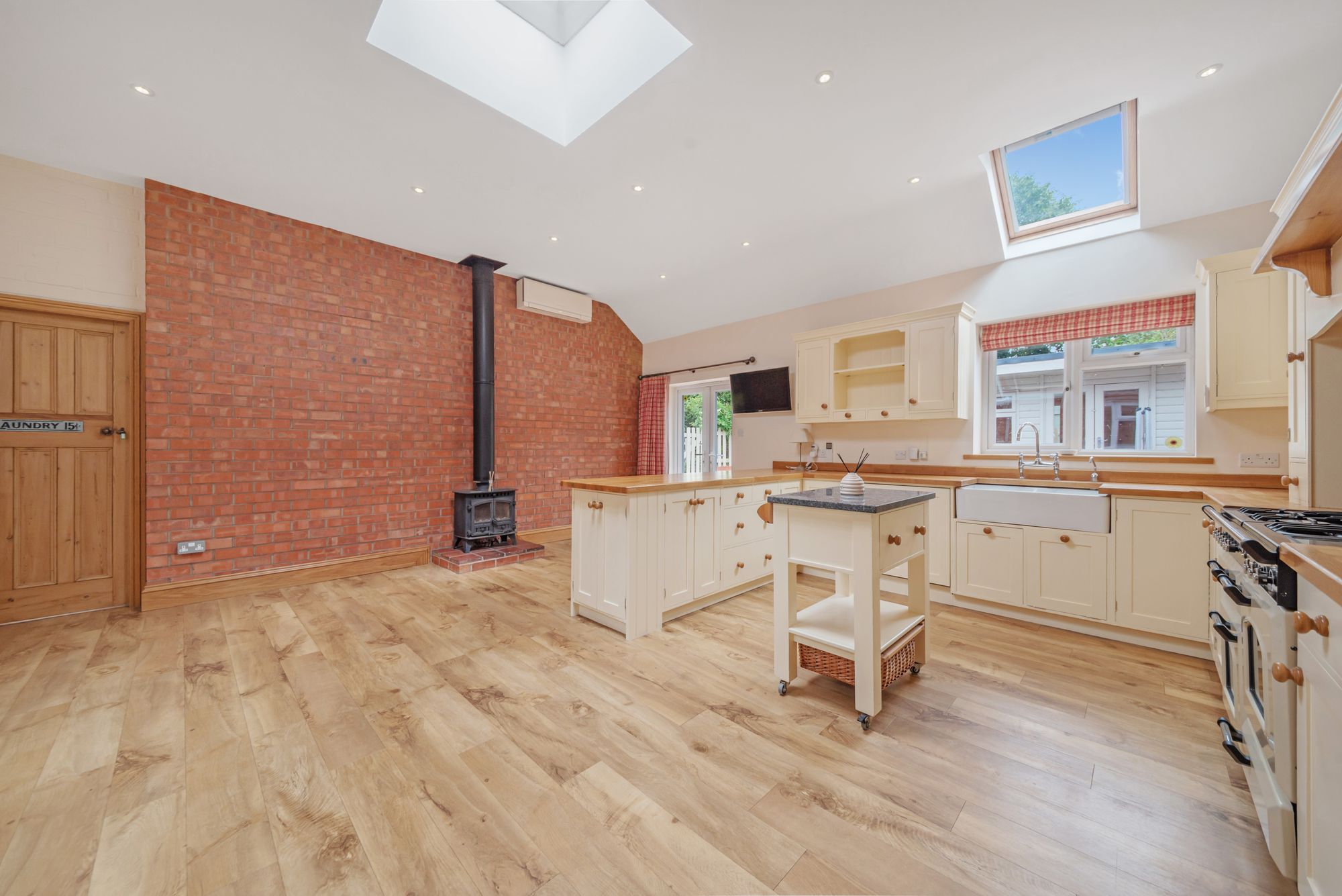 5 bed detached house for sale in Main Road, Pershore  - Property Image 4