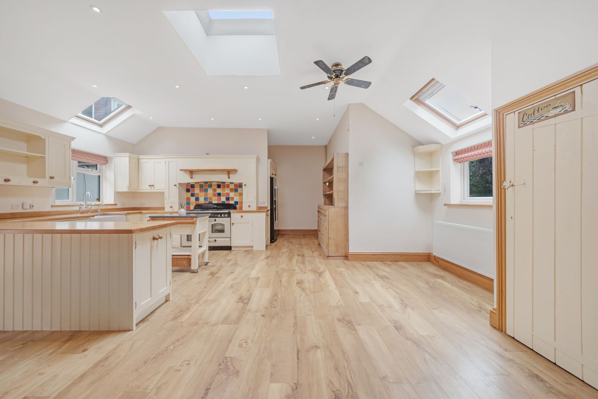 5 bed detached house for sale in Main Road, Pershore  - Property Image 3