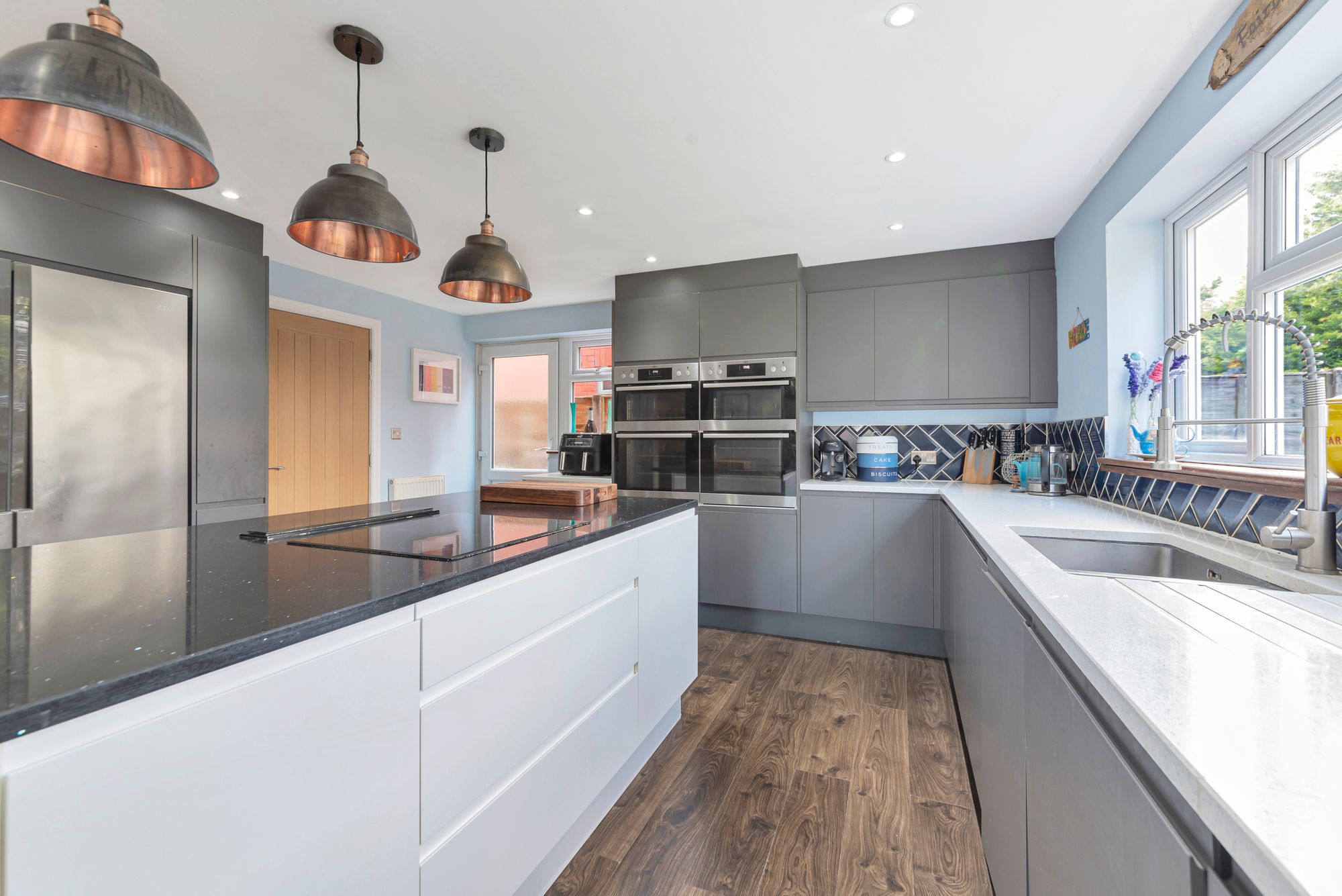 5 bed detached house for sale in Walcot Lane, Pershore 2