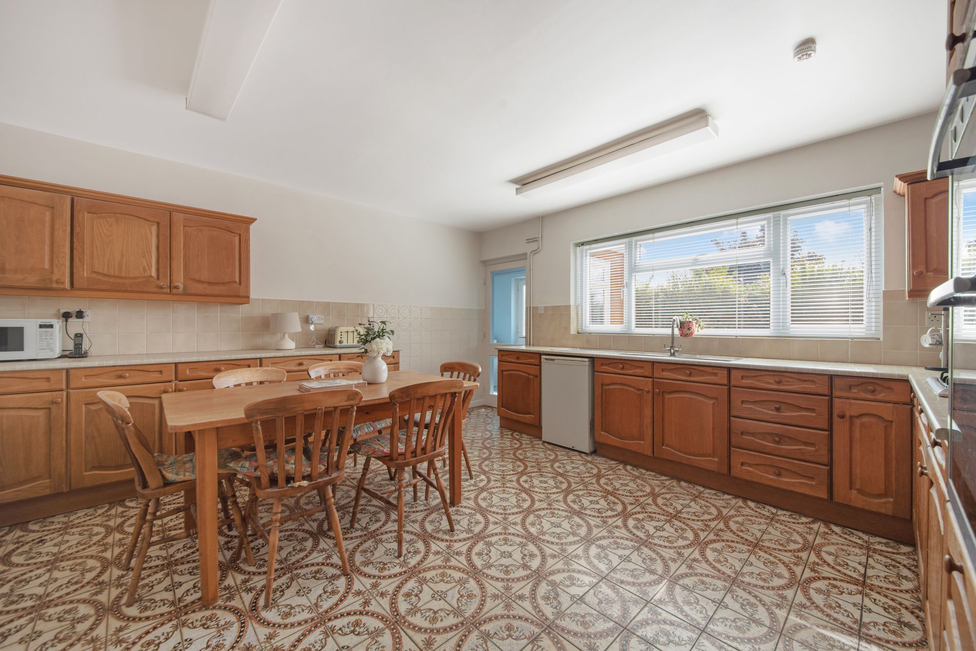 5 bed detached house for sale in Butt Furlong, Pershore 2