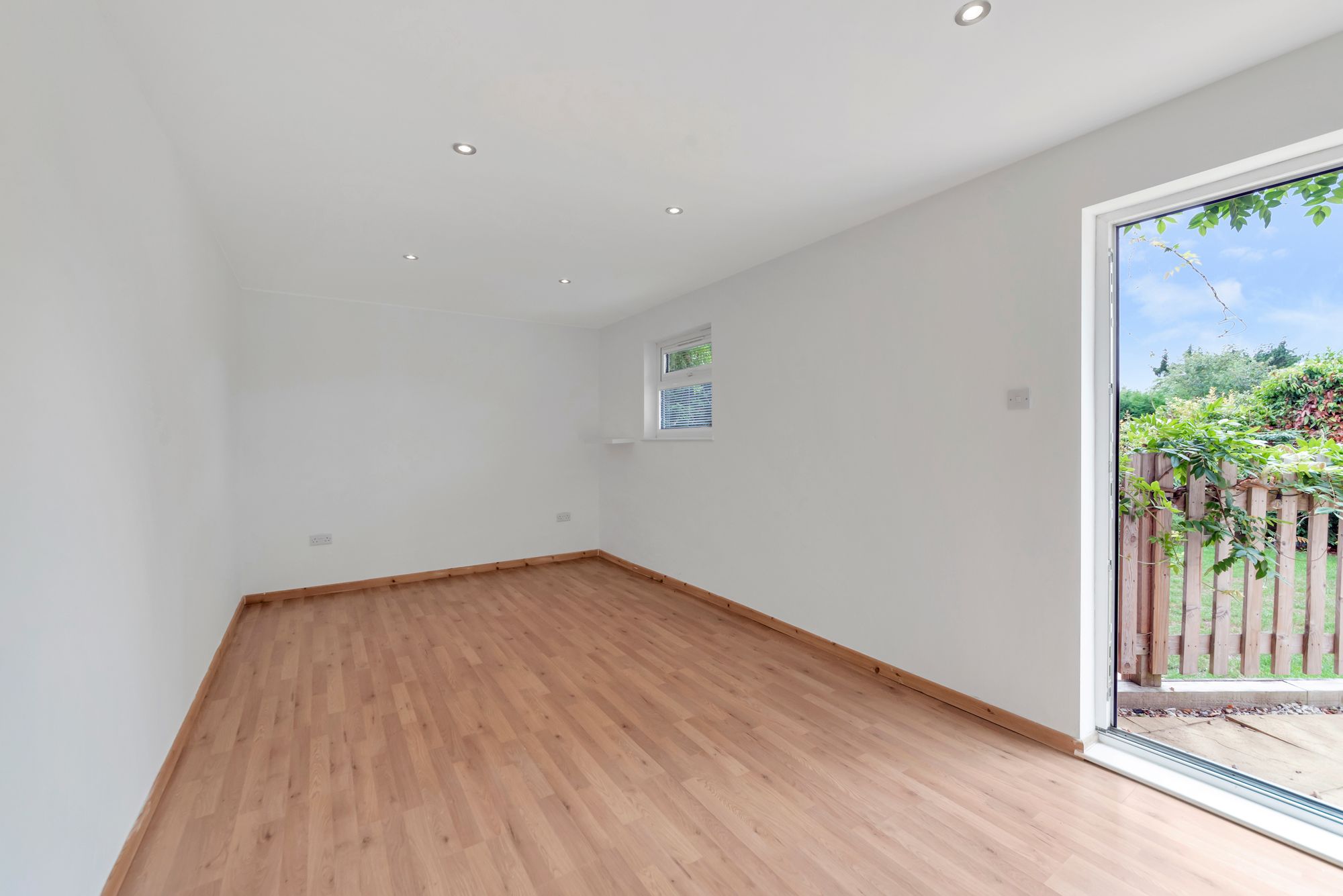 4 bed detached house for sale in Dowling Drive, Pershore 7