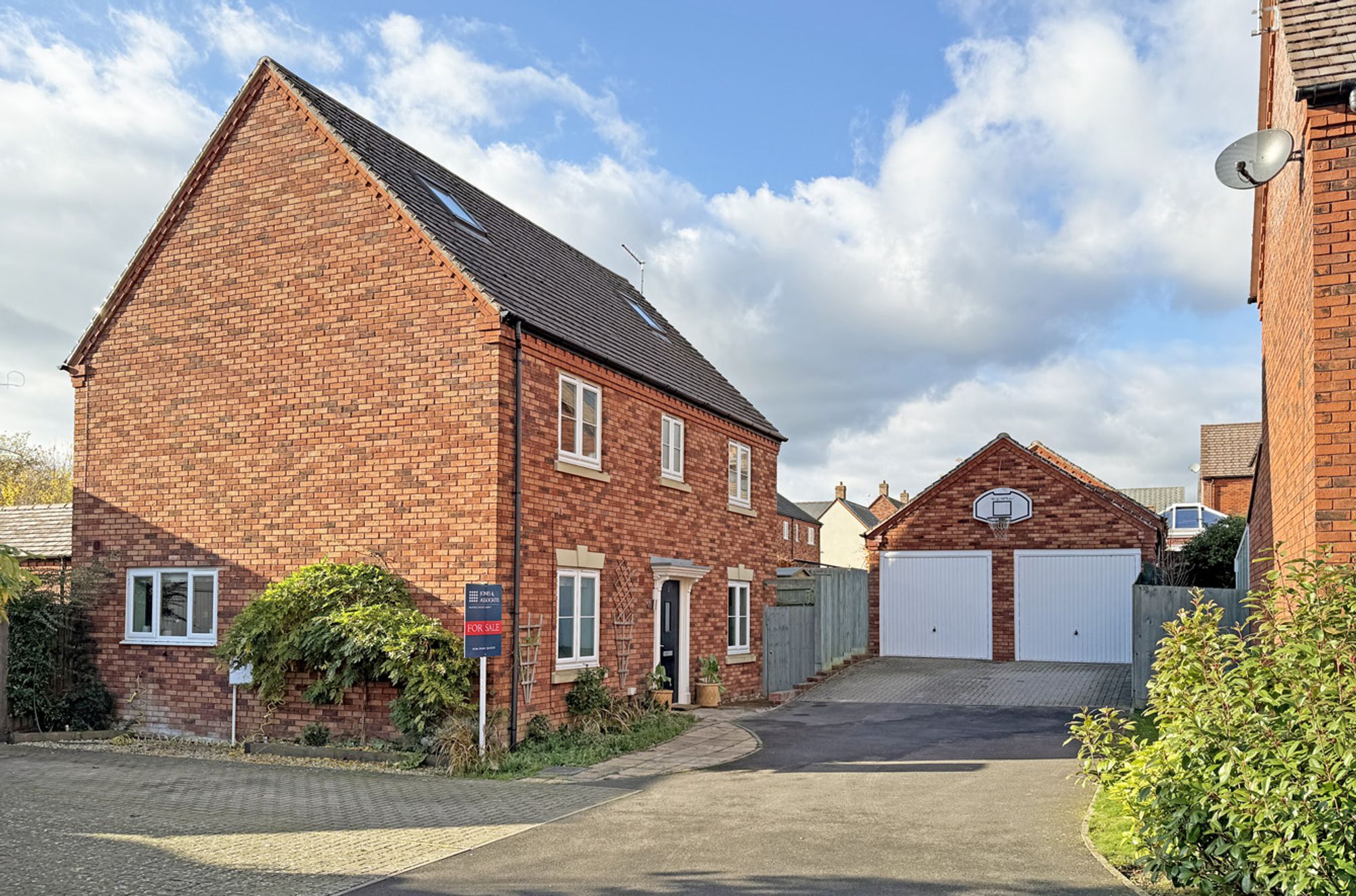 6 bed detached house for sale in Hynam Road, Pershore  - Property Image 1