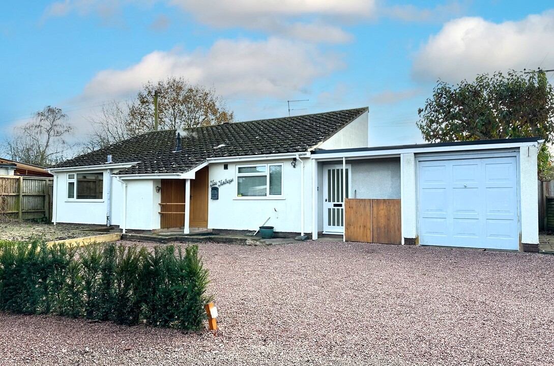 3 bed detached bungalow to rent in Manor Road, Eckington  - Property Image 1