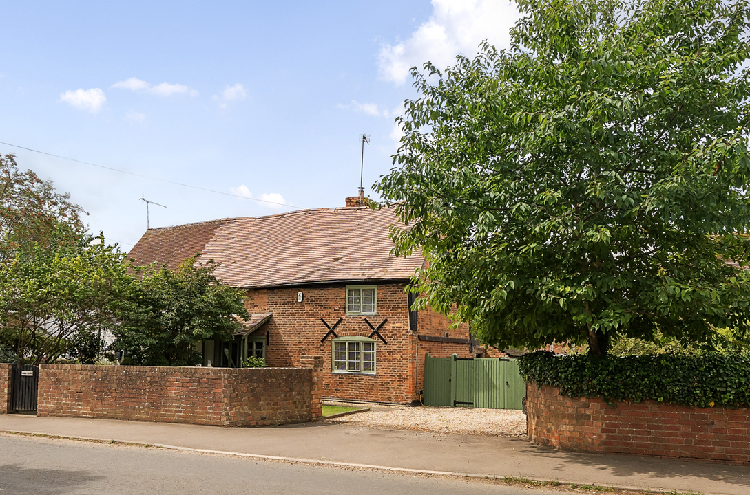 3 bed semi-detached house for sale in Station Road, Fladbury  - Property Image 1