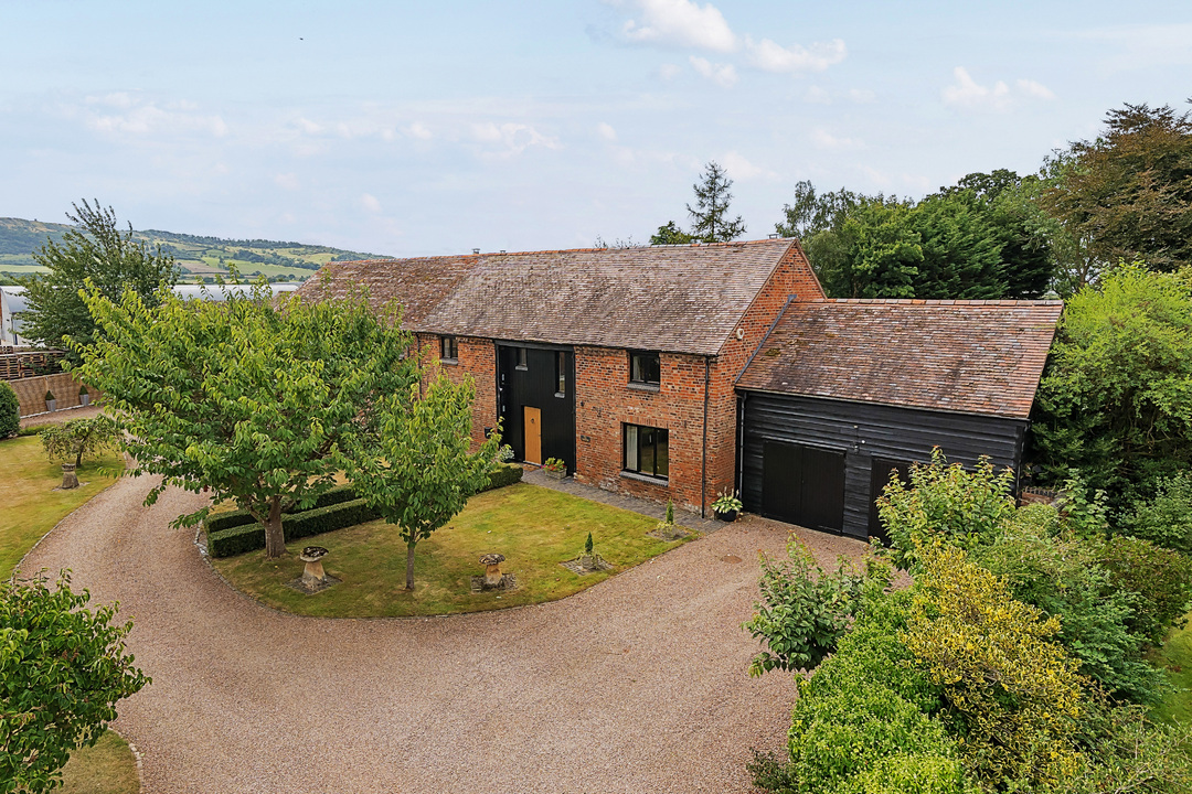 4 bed semi-detached house for sale in Pensham Fields, Pershore  - Property Image 1