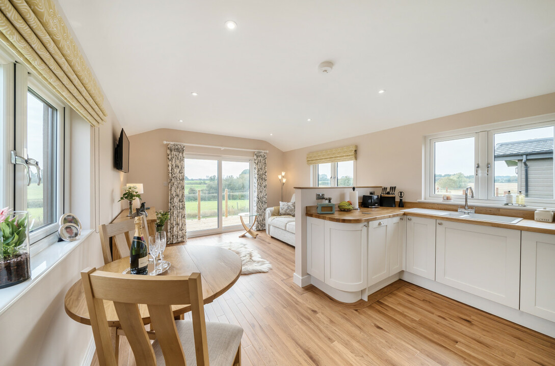 2 bed park home for sale in Bowbrook Lodges, Pershore  - Property Image 1