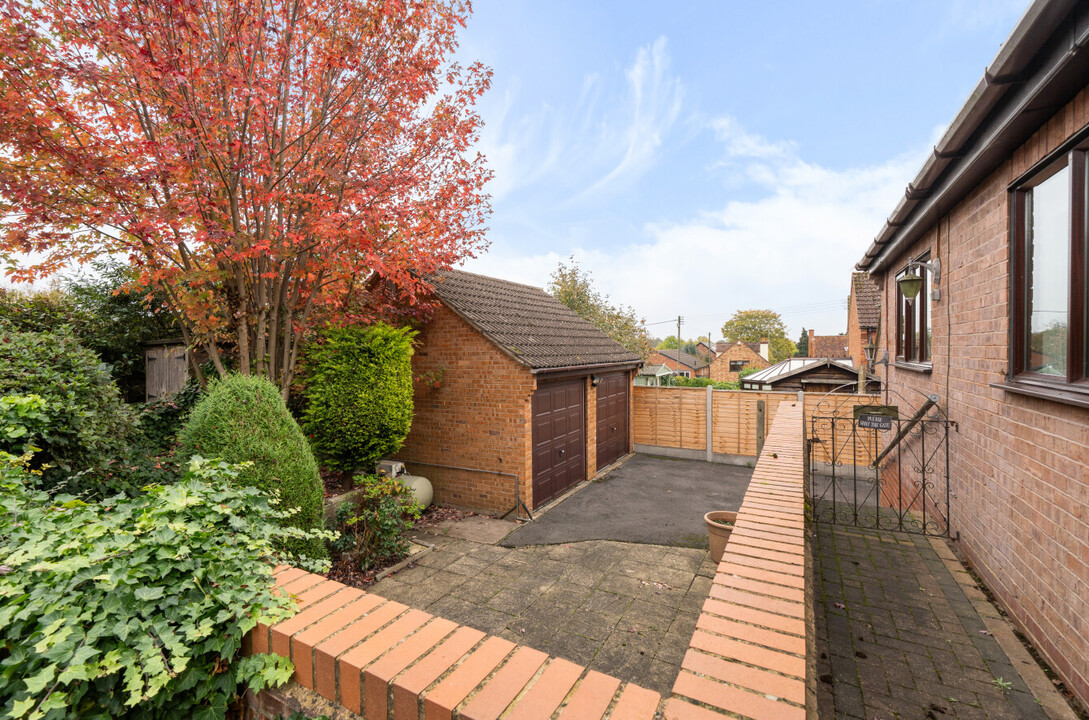 3 bed detached bungalow for sale in Box Tree Close, Defford  - Property Image 16