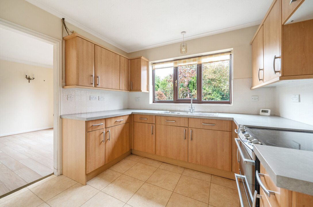 3 bed detached bungalow for sale in Box Tree Close, Defford  - Property Image 5