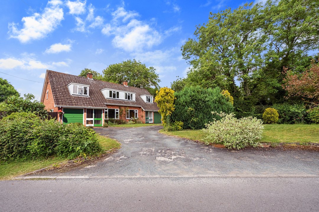 3 bed detached house for sale in Foredraught Lane, Droitwich  - Property Image 2