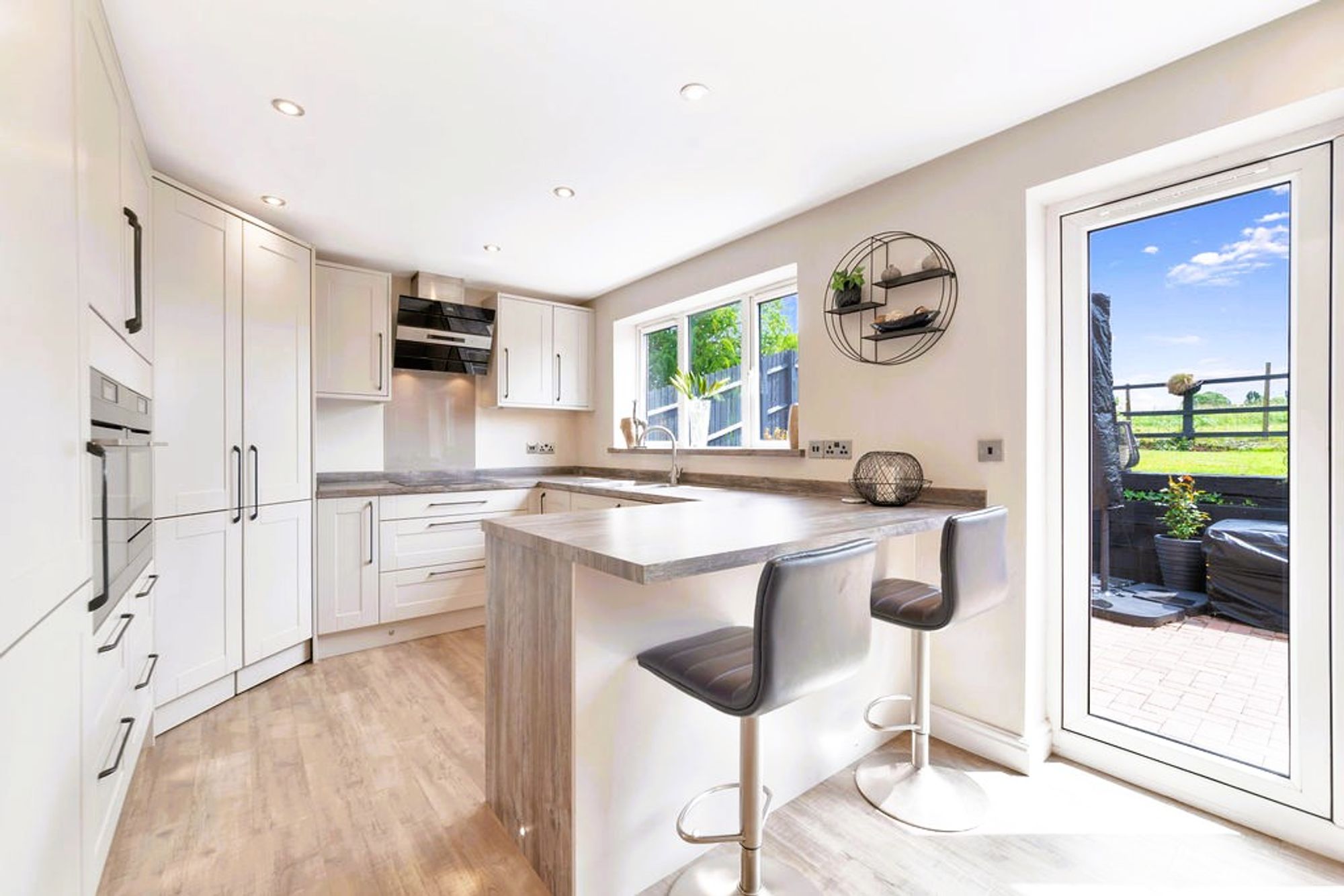 5 bed detached house for sale in Pear Tree Way, Droitwich 5