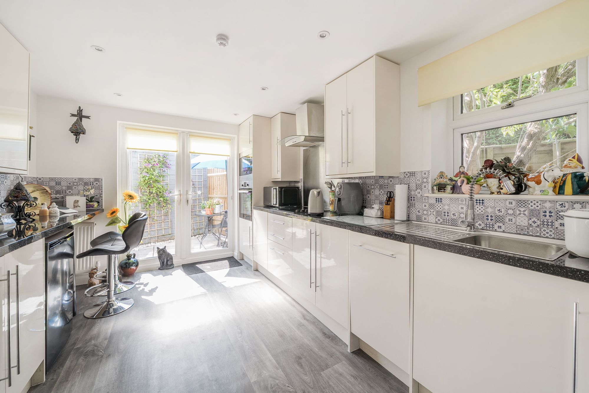 2 bed detached bungalow for sale in Windmeres, Evesham  - Property Image 5