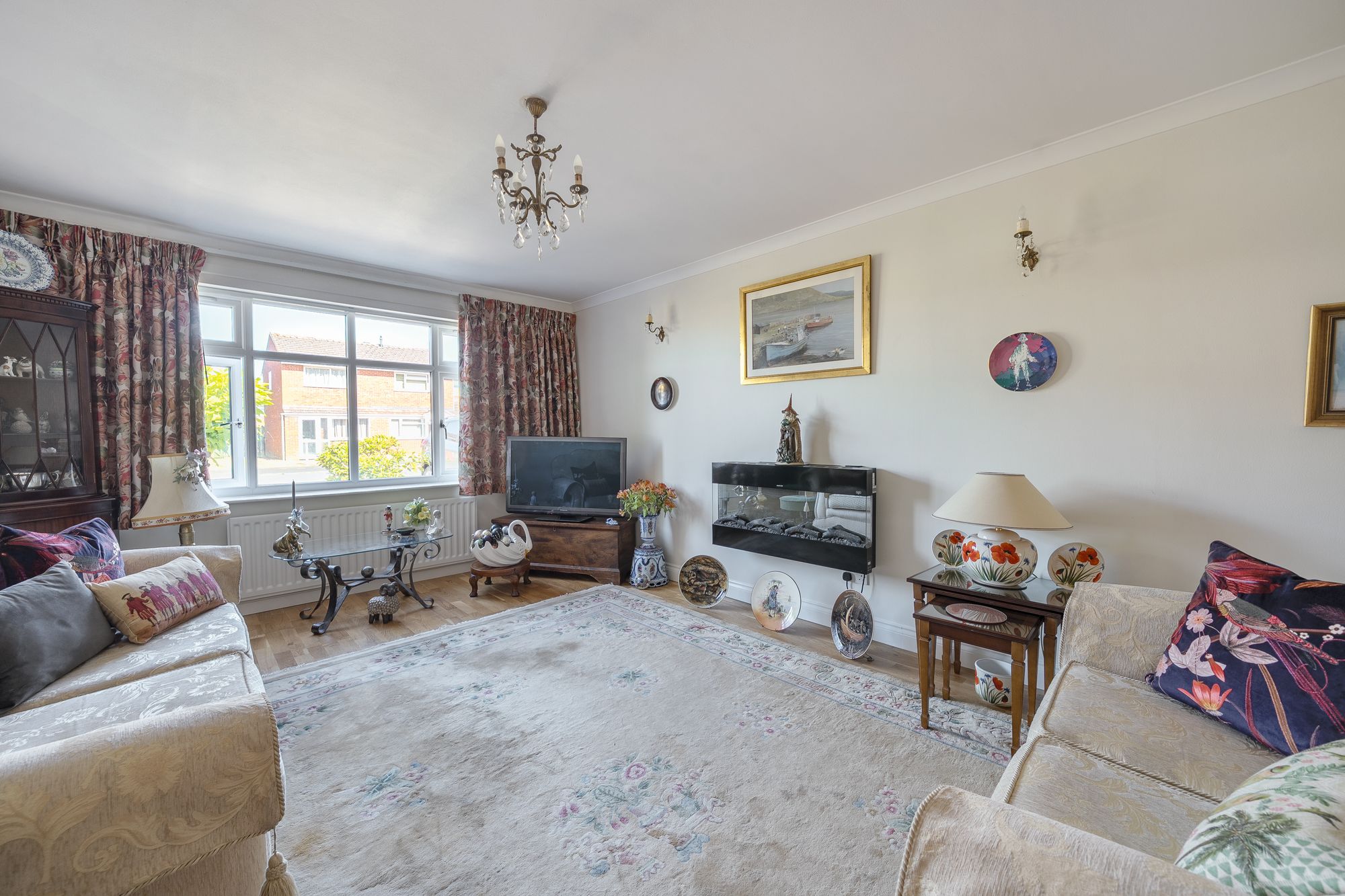2 bed detached bungalow for sale in Windmeres, Evesham  - Property Image 3