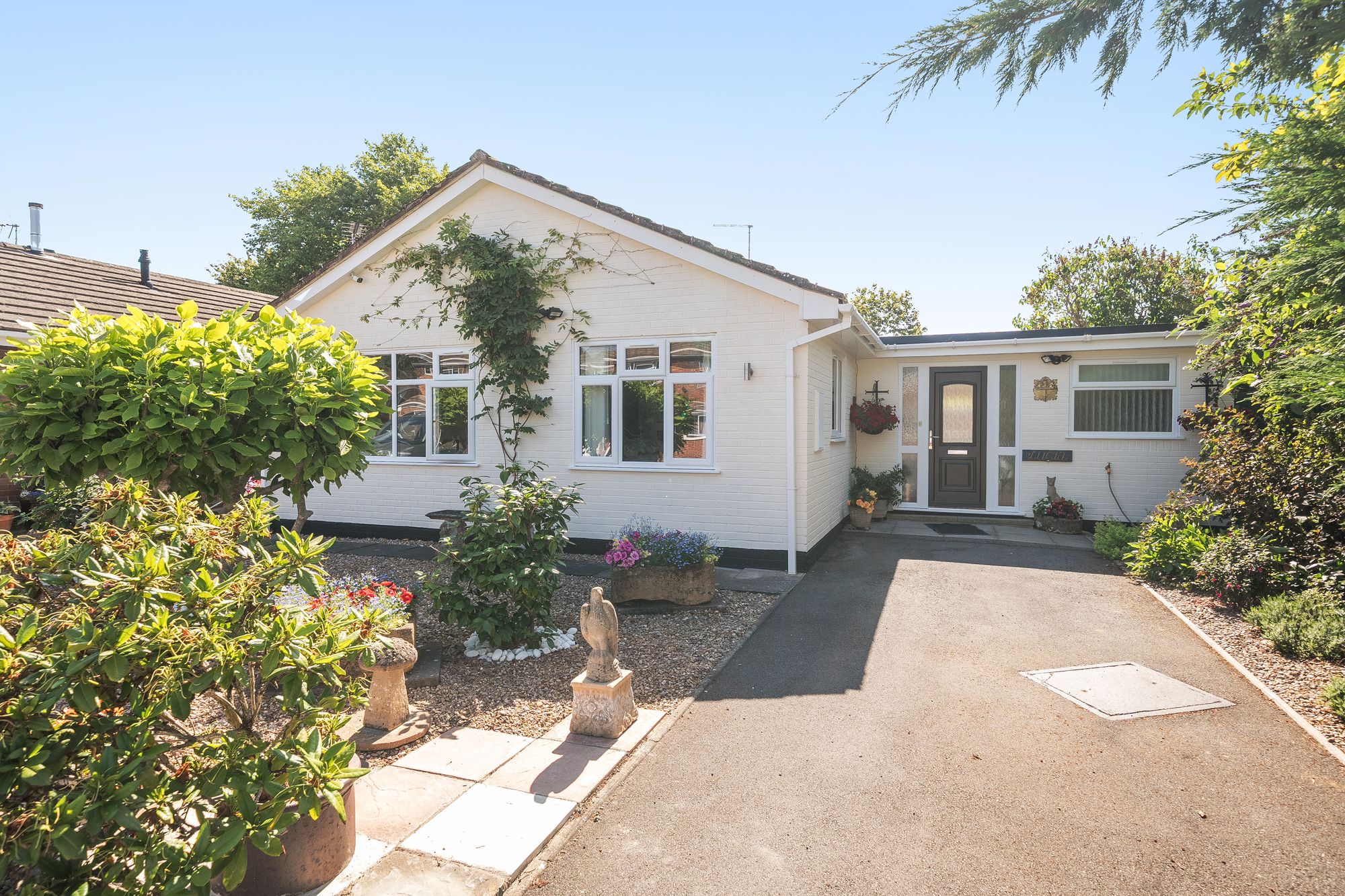 2 bed detached bungalow for sale in Windmeres, Evesham  - Property Image 1
