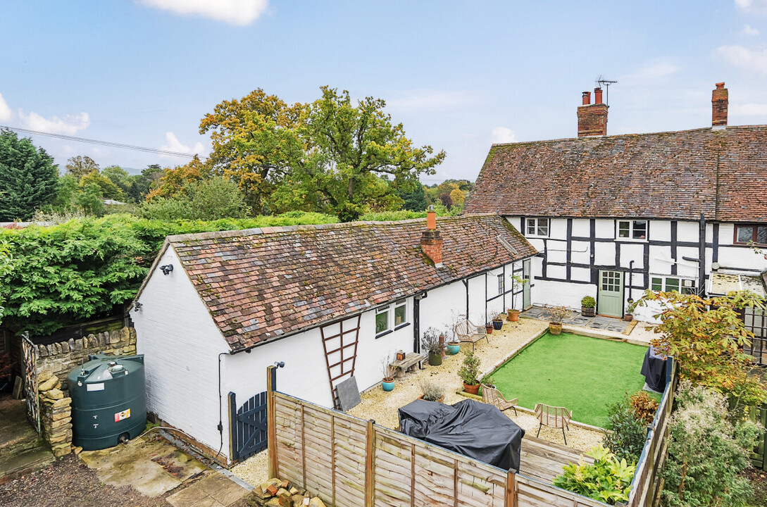 4 bed end of terrace house for sale in Court Cottages, Pershore  - Property Image 1