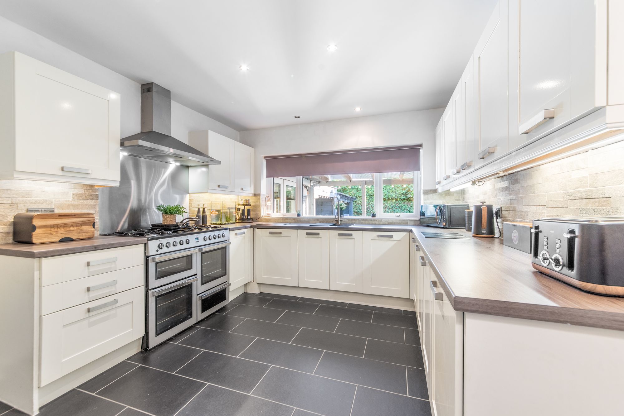 3 bed link detached house for sale in Keepers Close, Pershore  - Property Image 3