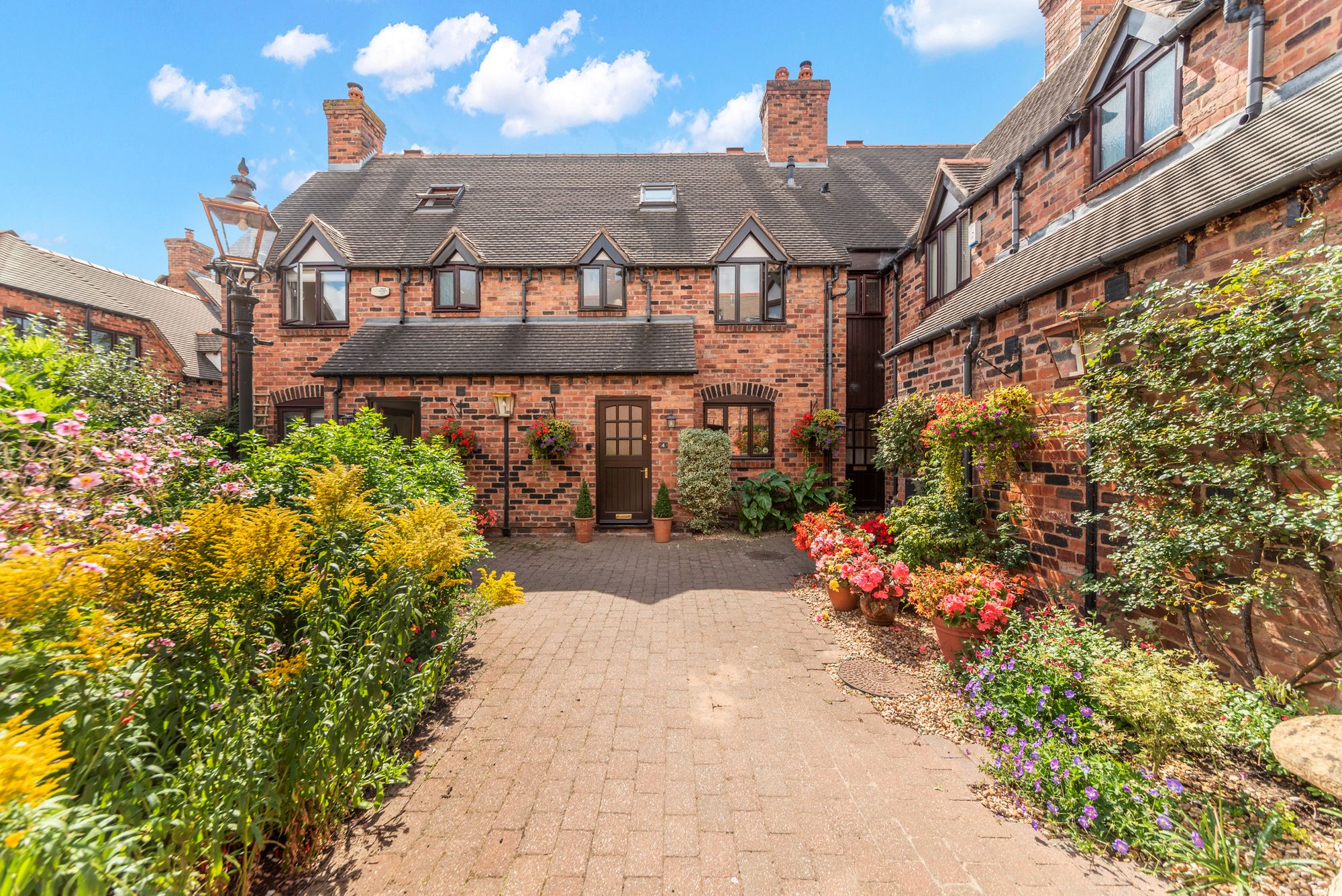 3 bed mid-terraced house for sale in Coach Drive, Pershore, WR10