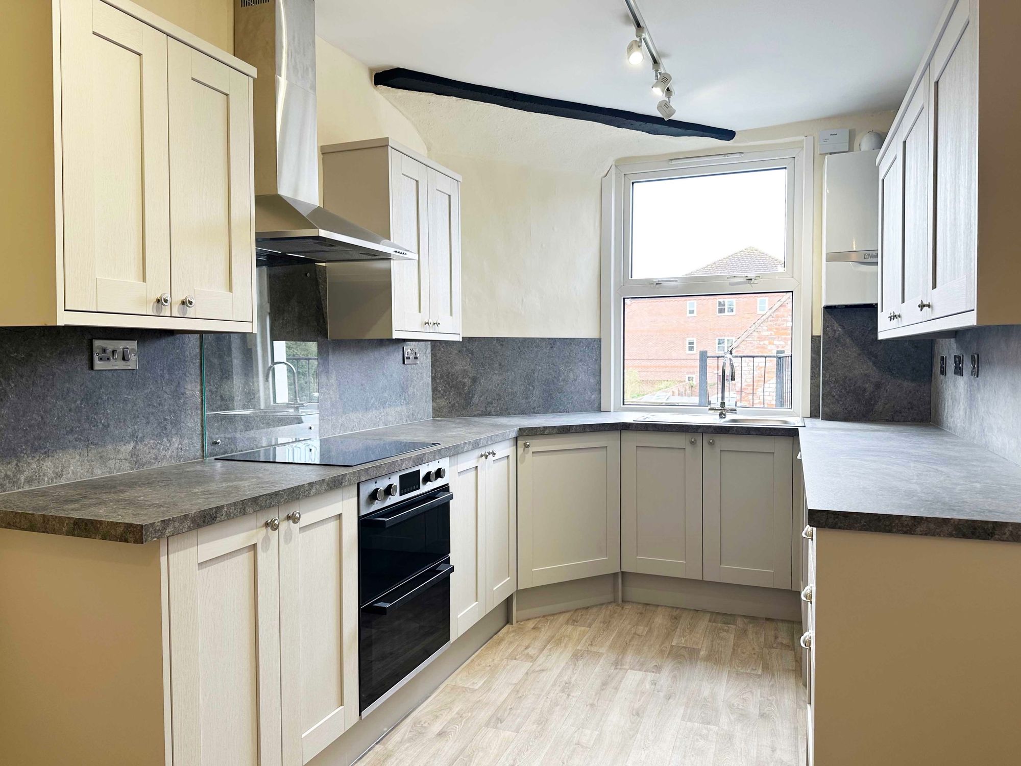 3 bed apartment to rent in Bridge Street, Pershore  - Property Image 2