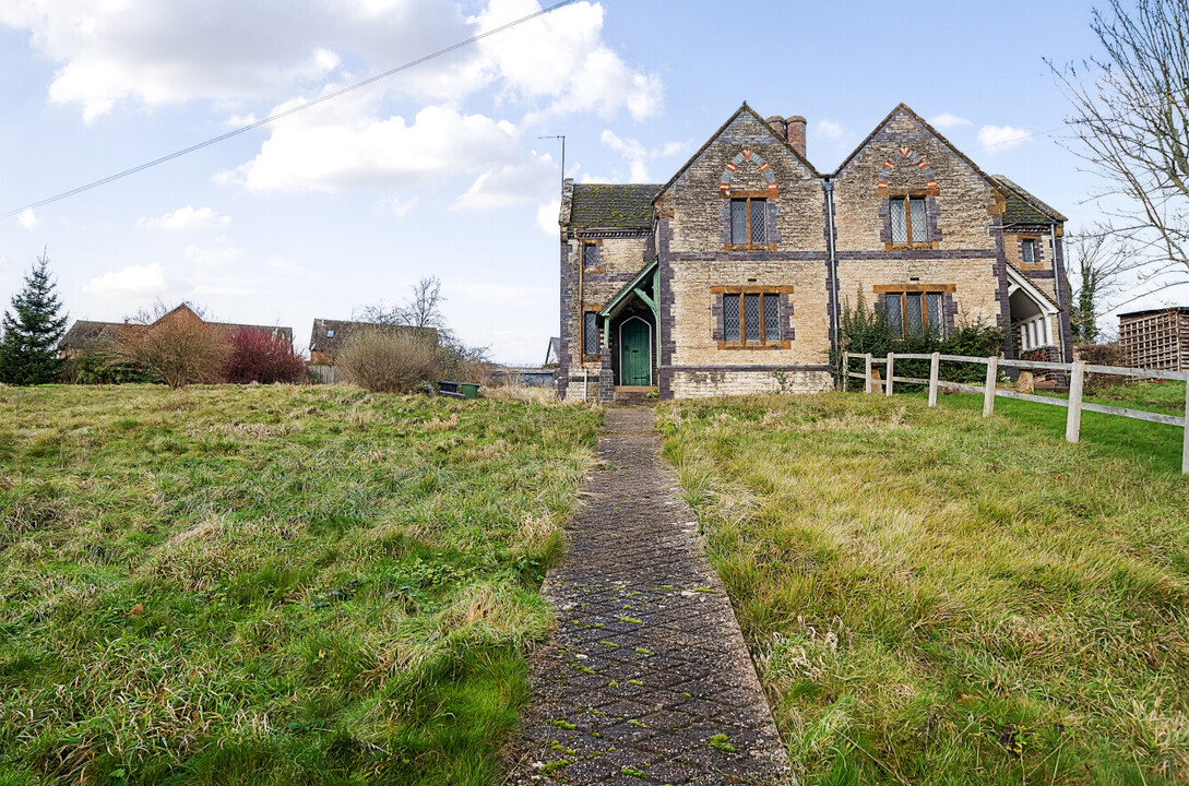 2 bed semi-detached house for sale in Combrook, Warwick - Property Image 1