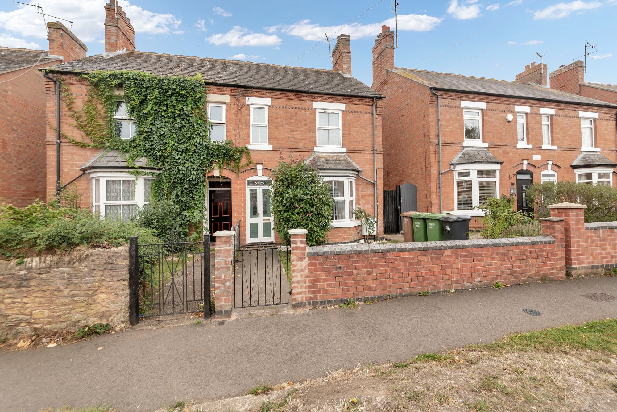 3 bed semi-detached house for sale in Pershore Road, Evesham  - Property Image 1
