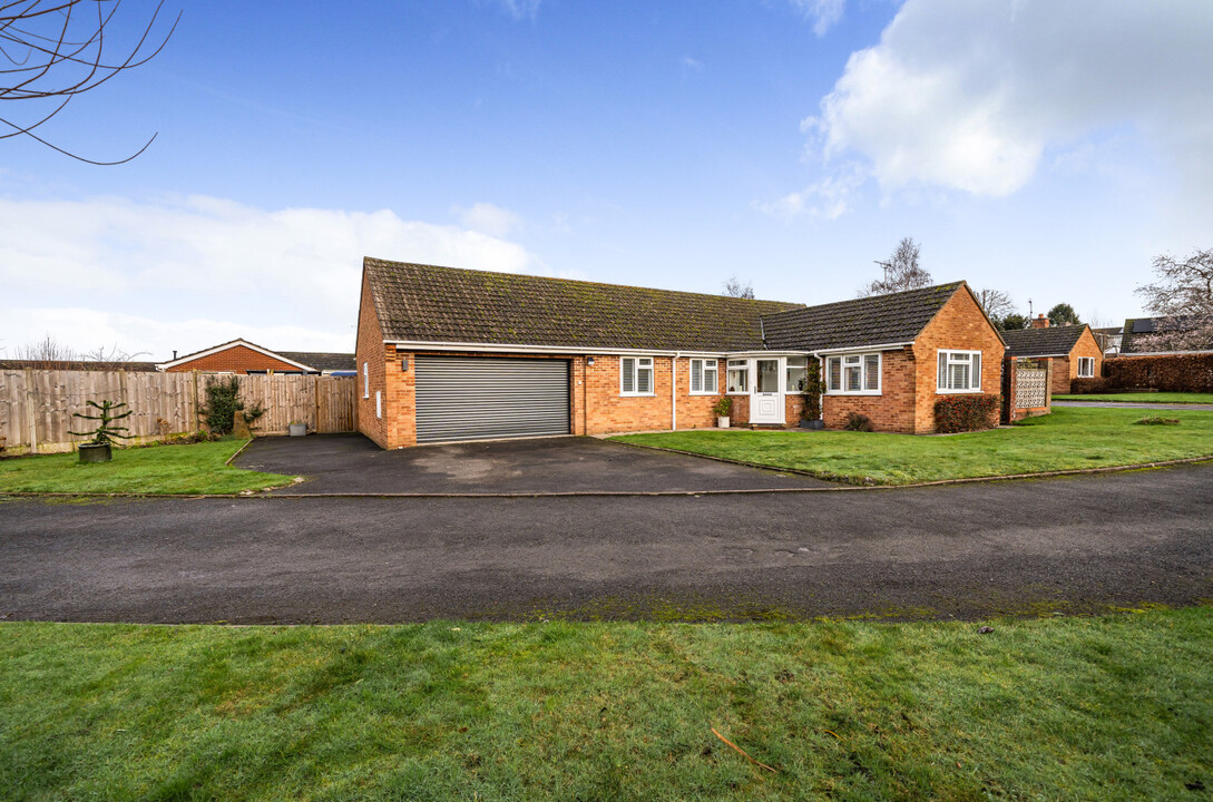 3 bed detached bungalow for sale in Jarvis Drive, Pershore  - Property Image 1