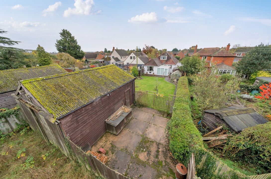 4 bed detached bungalow for sale in Station Road, Evesham - Property Image 1