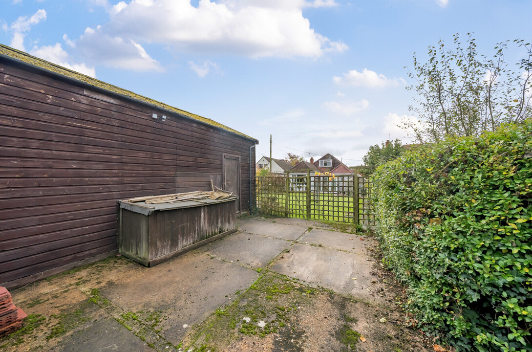 4 bed detached bungalow for sale in Station Road, Evesham  - Property Image 3