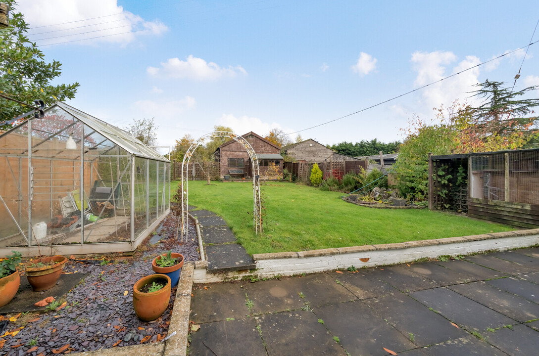 4 bed detached bungalow for sale in Station Road, Evesham  - Property Image 13