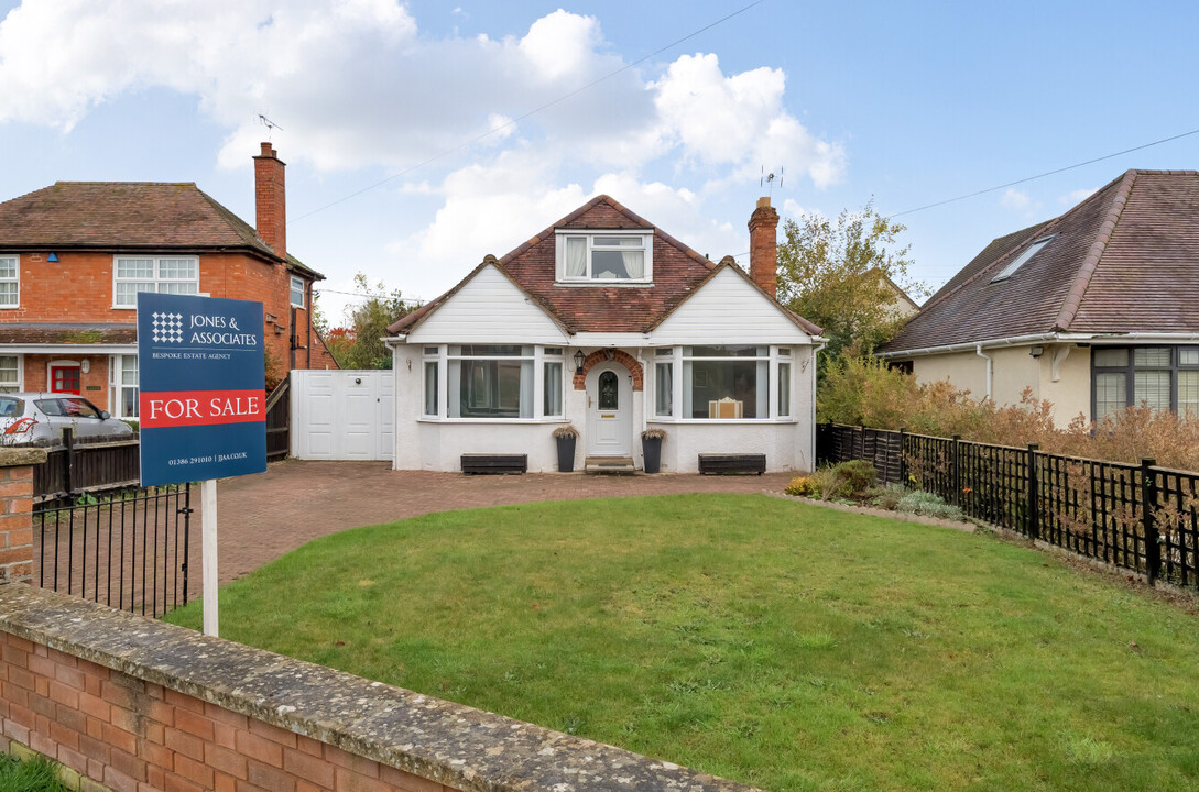 4 bed detached bungalow for sale in Station Road, Evesham  - Property Image 14