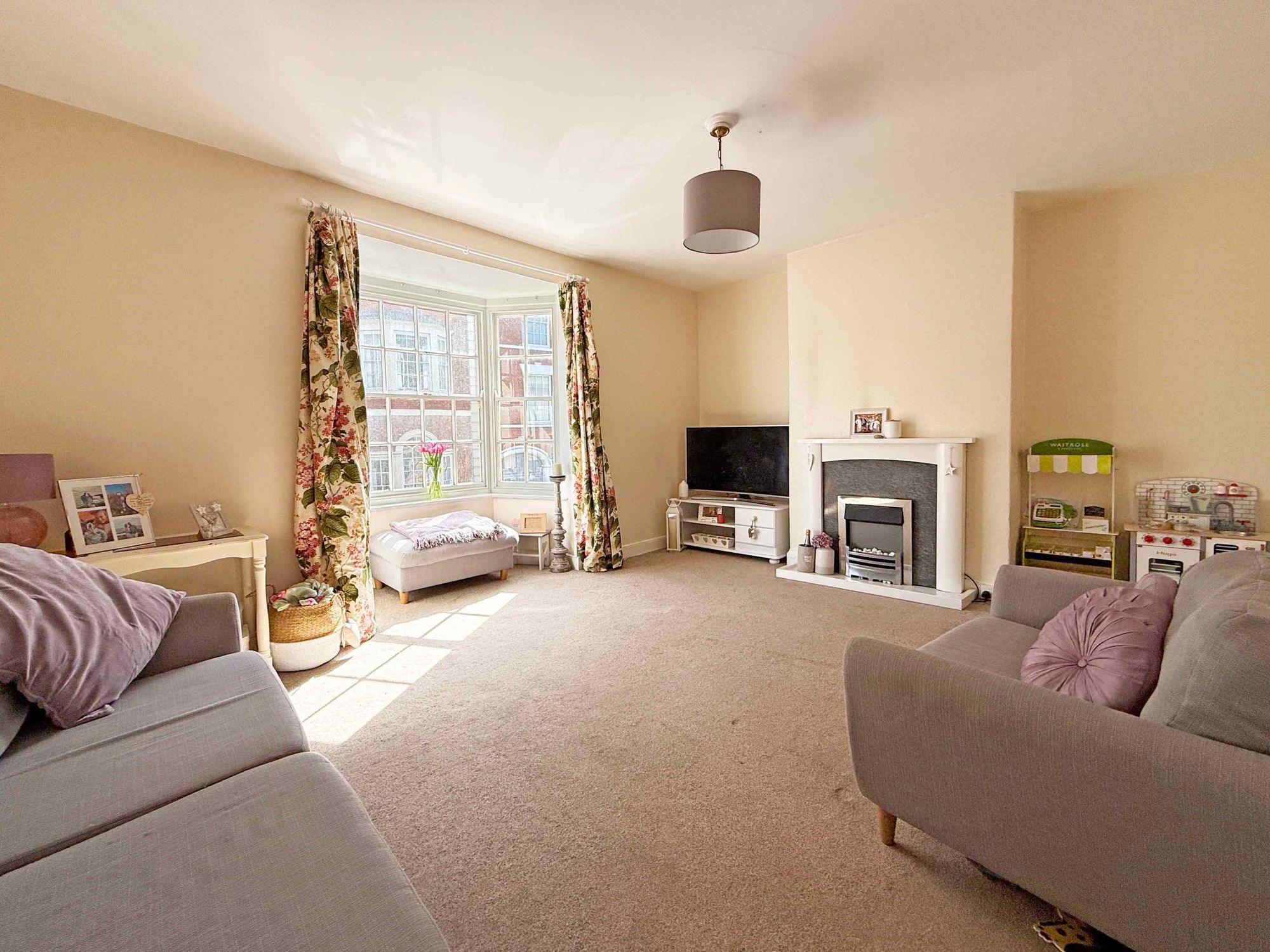 3 bed flat to rent in Bridge Street, Pershore  - Property Image 2