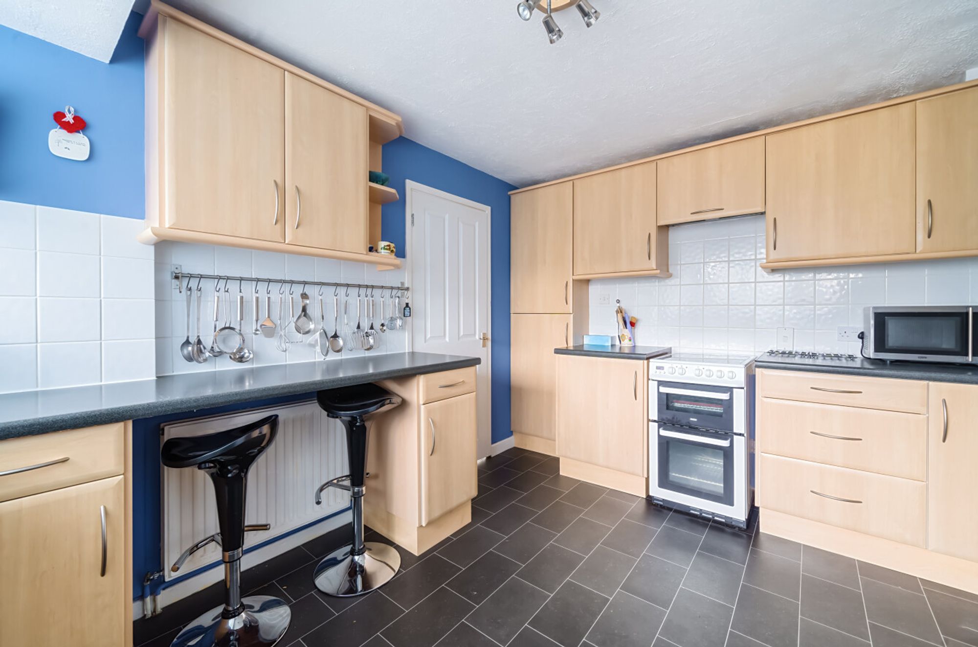 3 bed semi-detached house for sale in Paddock Close, Pershore  - Property Image 2