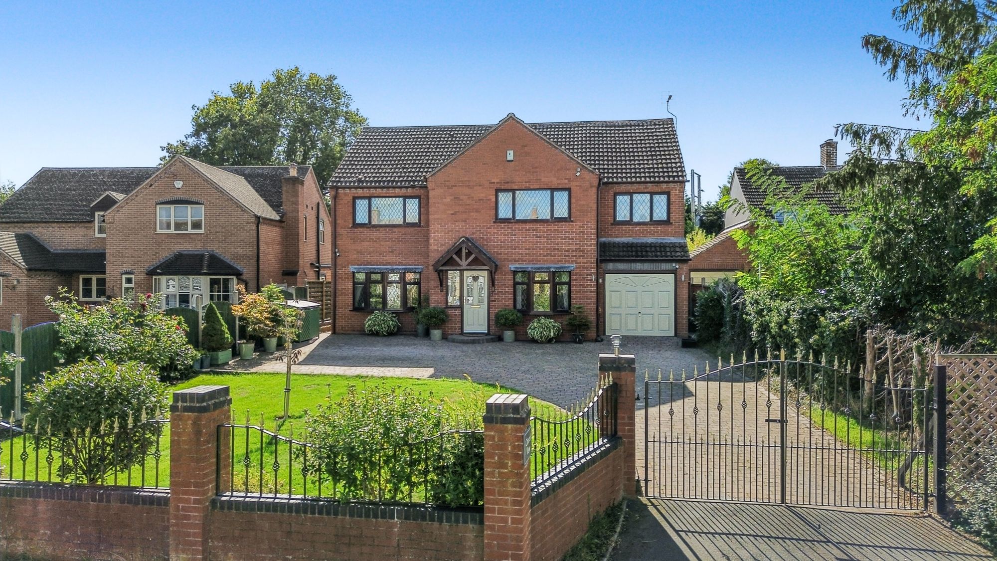 4 bed detached house for sale in Owletts End, Pershore - Property Image 1