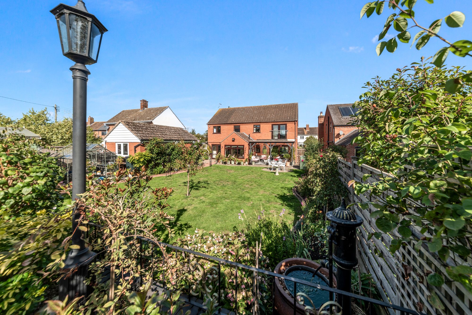 4 bed detached house for sale in Owletts End, Pershore 2