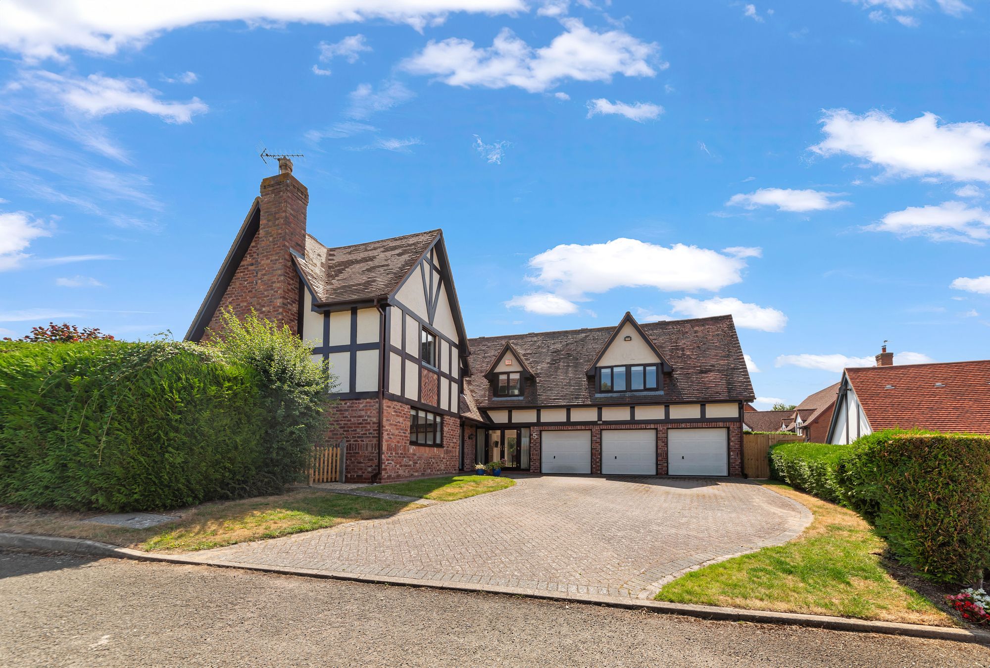5 bed detached house for sale in Dorrells Orchard, Pershore - Property Image 1