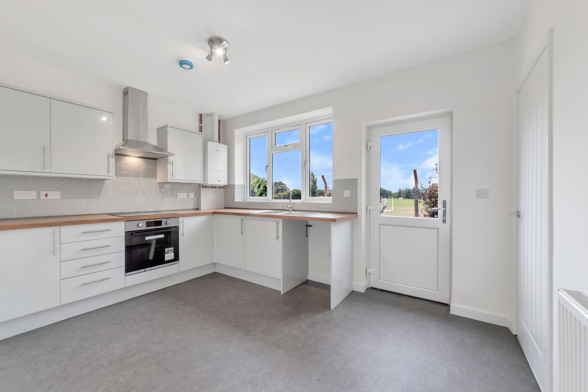 4 bed detached bungalow for sale in Woodbury Road North, Stourport-On-Severn 1