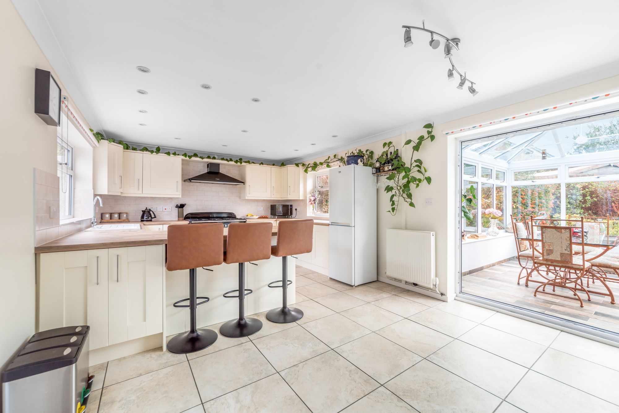 3 bed detached bungalow for sale in Great Comberton, Pershore 3