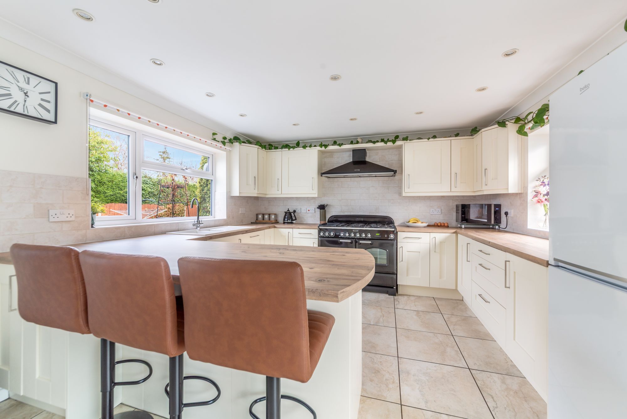 3 bed detached bungalow for sale in Great Comberton, Pershore 4