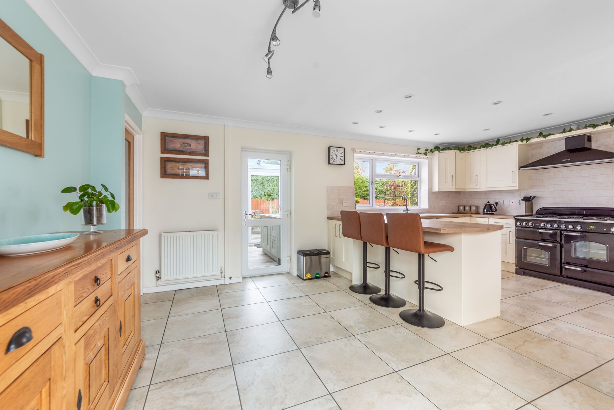 3 bed detached bungalow for sale in Great Comberton, Pershore 6
