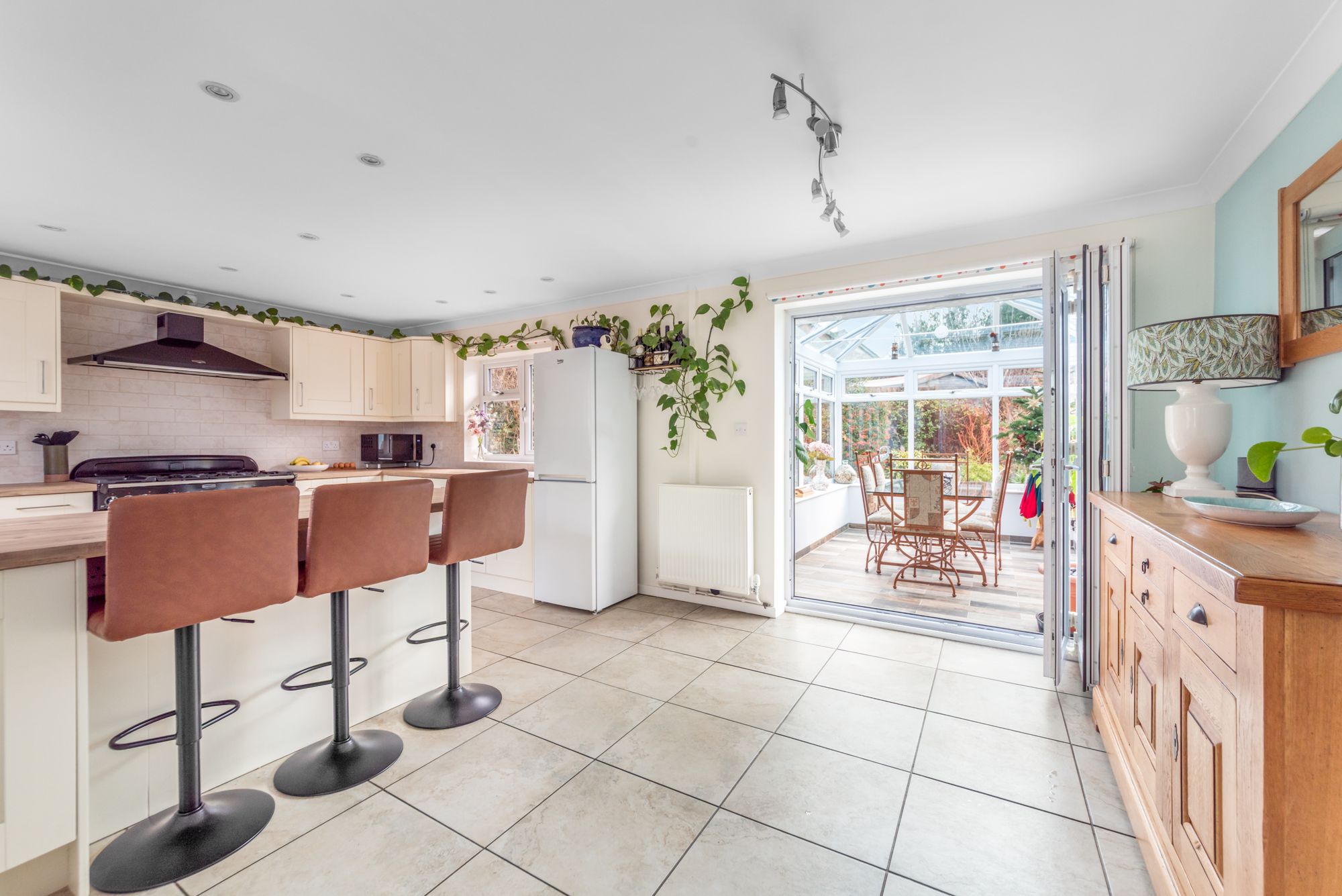 3 bed detached bungalow for sale in Great Comberton, Pershore 7