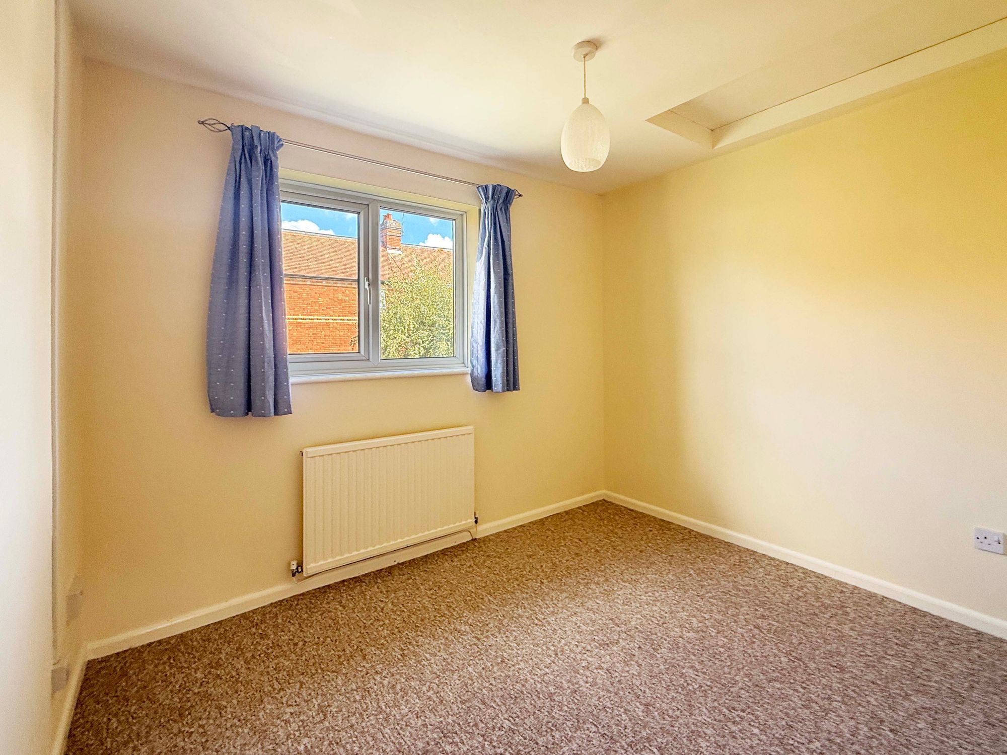 2 bed flat to rent in Old Market Court, Pershore 5