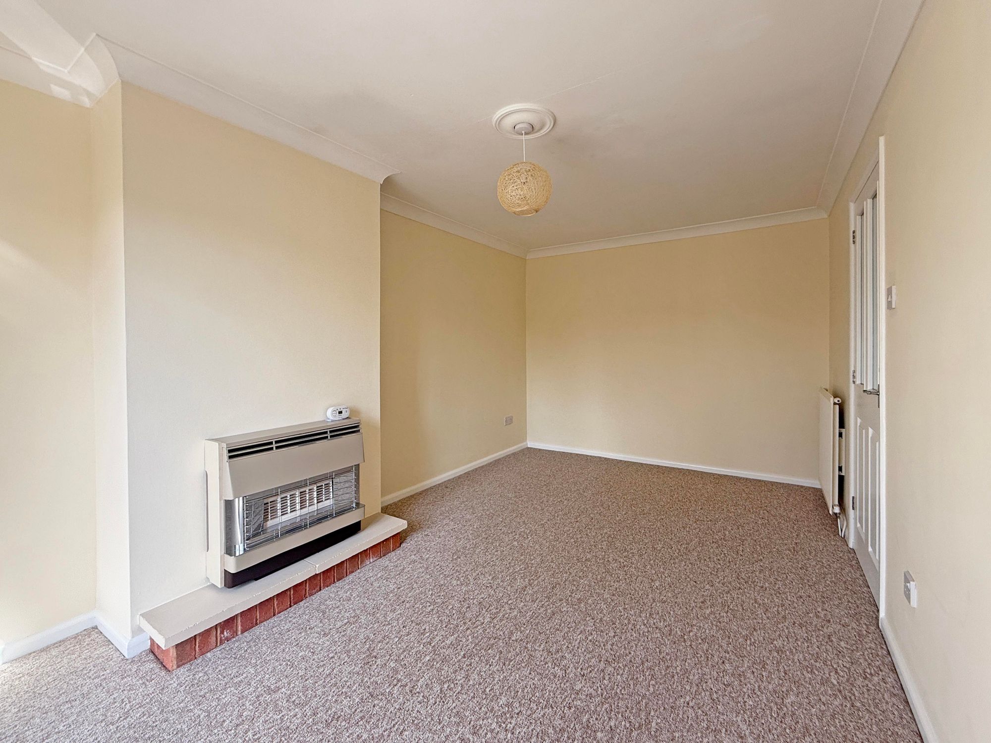 2 bed flat to rent in Old Market Court, Pershore 3