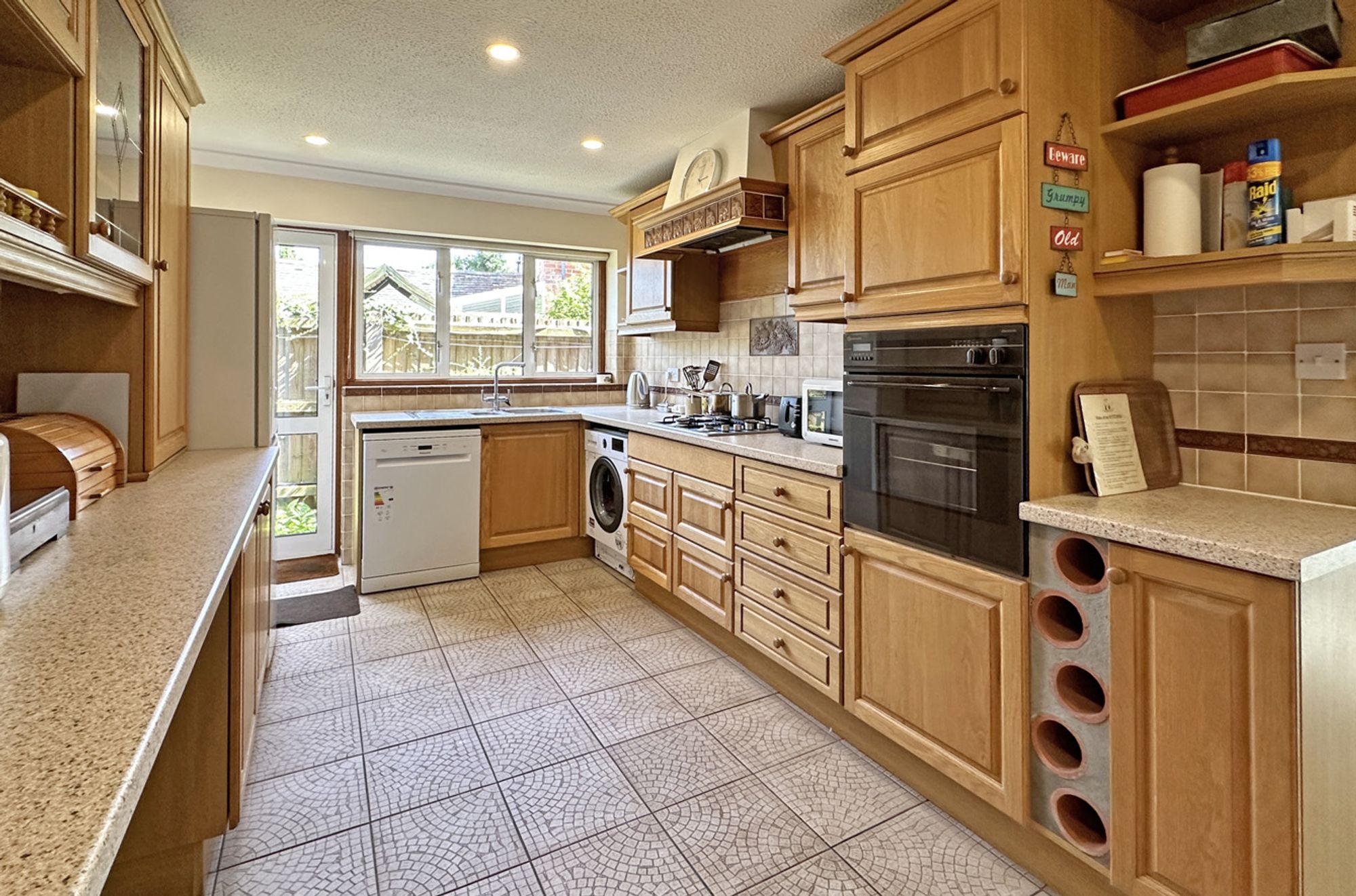 3 bed detached bungalow for sale in Blacksmiths Lane, Pershore  - Property Image 2