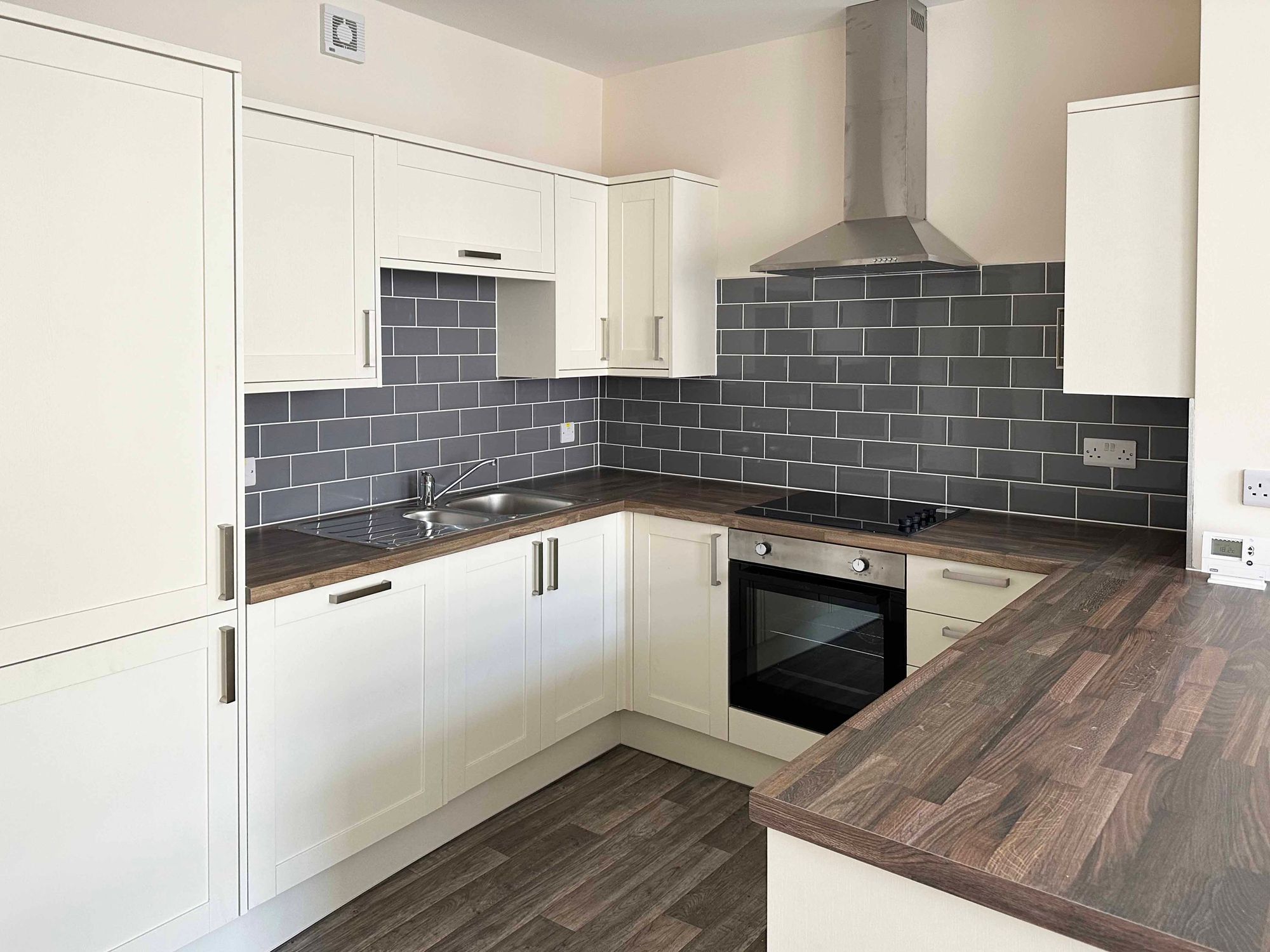 2 bed flat to rent in Bridge Street, Pershore 3