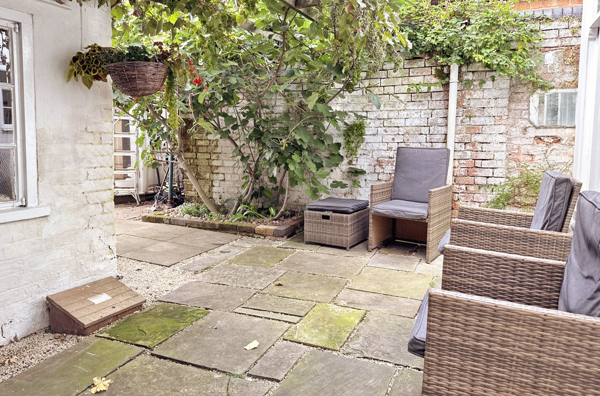 4 bed mid-terraced house for sale in Bridge Street, Pershore 17