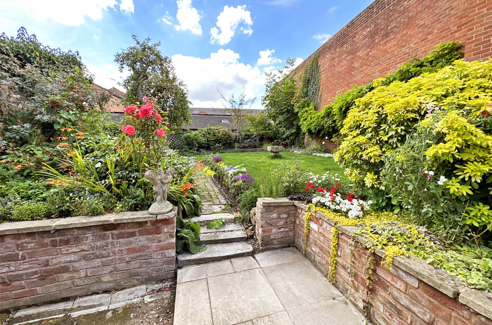 4 bed mid-terraced house for sale in Bridge Street, Pershore 14
