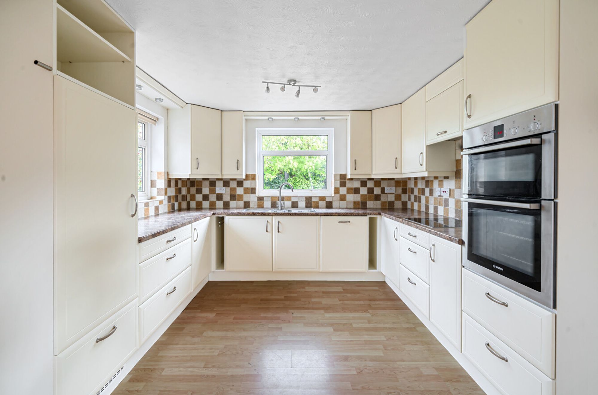 5 bed detached house to rent in Tewkesbury Road, Pershore  - Property Image 2