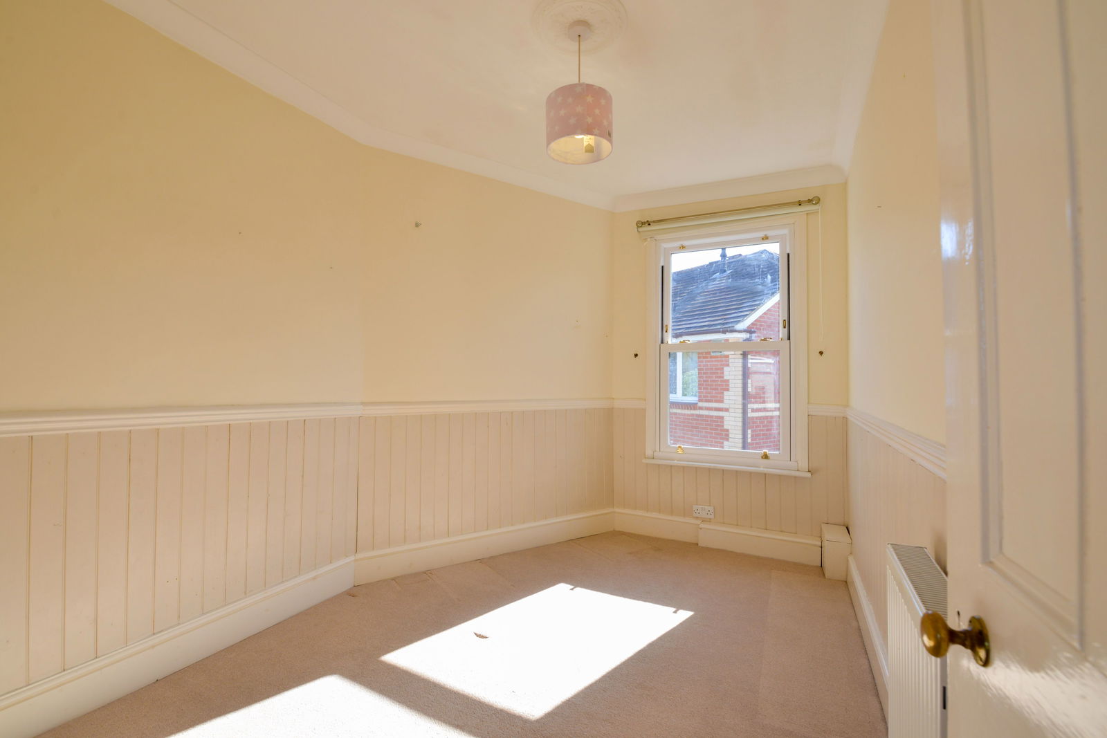 3 bed detached house to rent in Springfield Road, Guildford 16